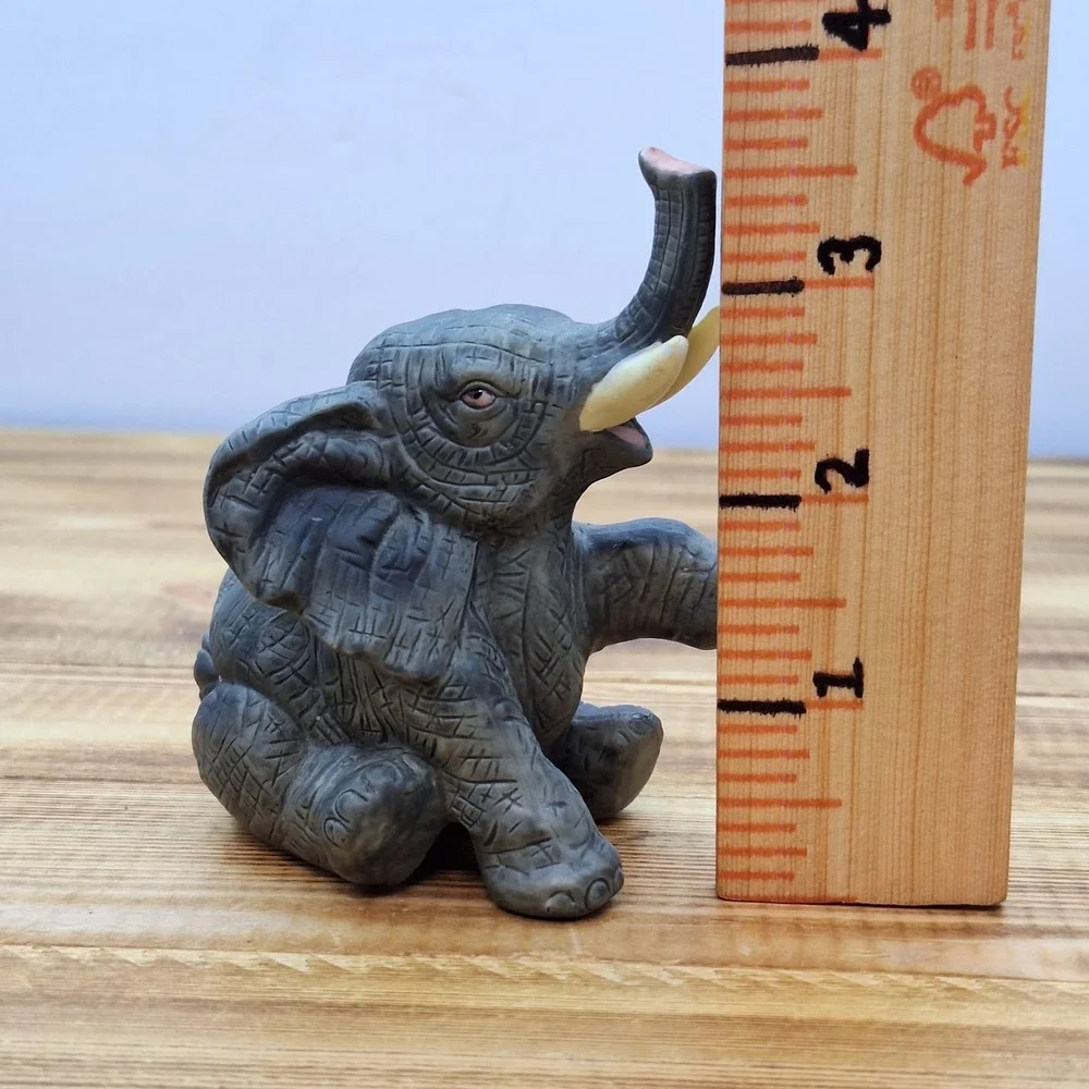 Baby Elephant Gray‎ sitting Trunk up Tusk Pink tongue 3.5